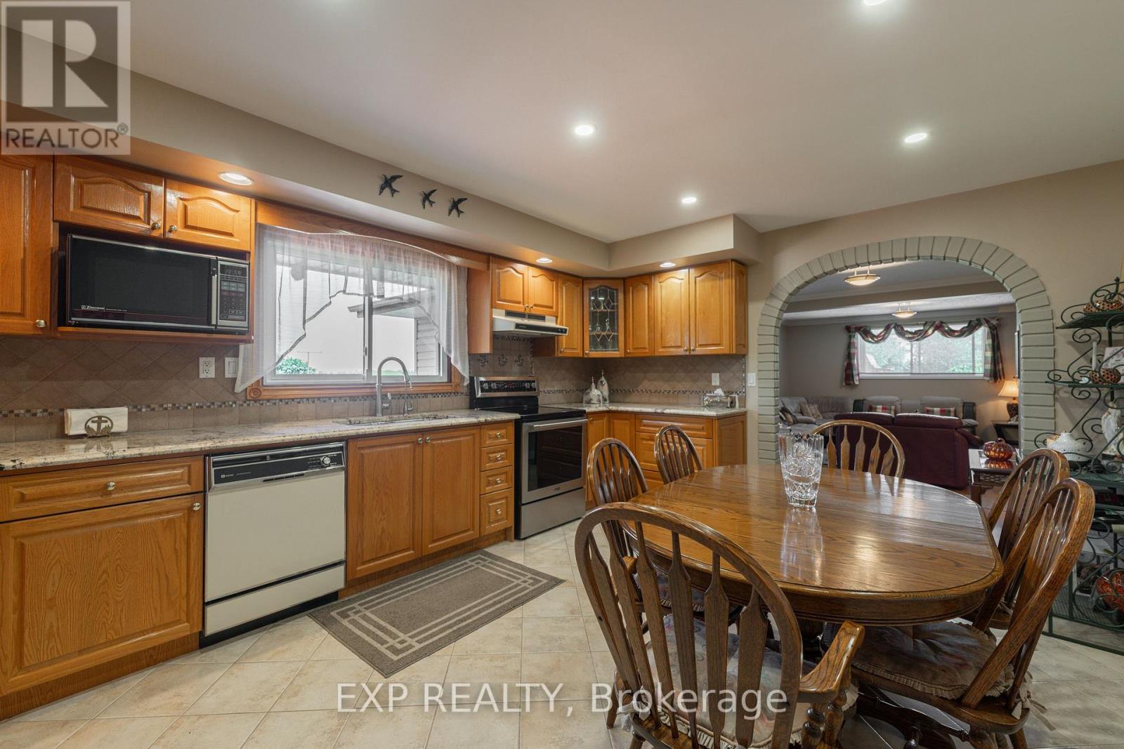 726 Line 7 Road, Niagara-On-The-Lake, Ontario  L0S 1J0 - Photo 13 - X12387655
