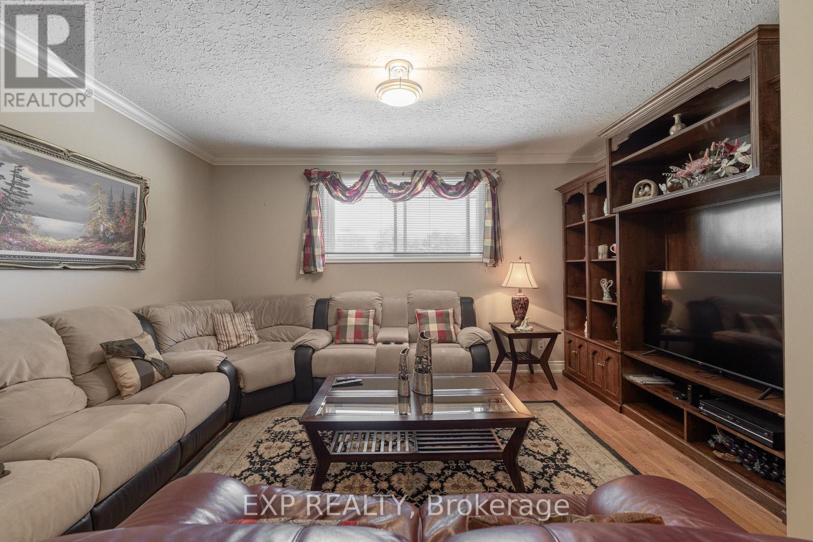 726 Line 7 Road, Niagara-On-The-Lake, Ontario  L0S 1J0 - Photo 16 - X12387655