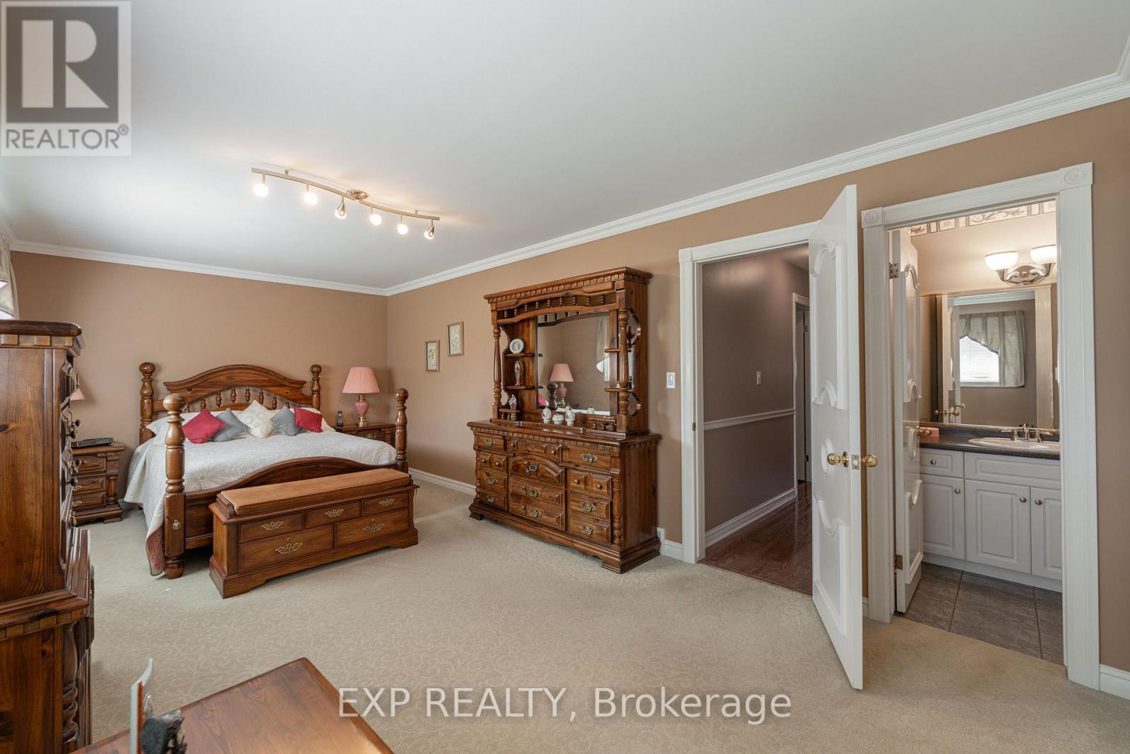 726 Line 7 Road, Niagara-On-The-Lake, Ontario  L0S 1J0 - Photo 17 - X12387655