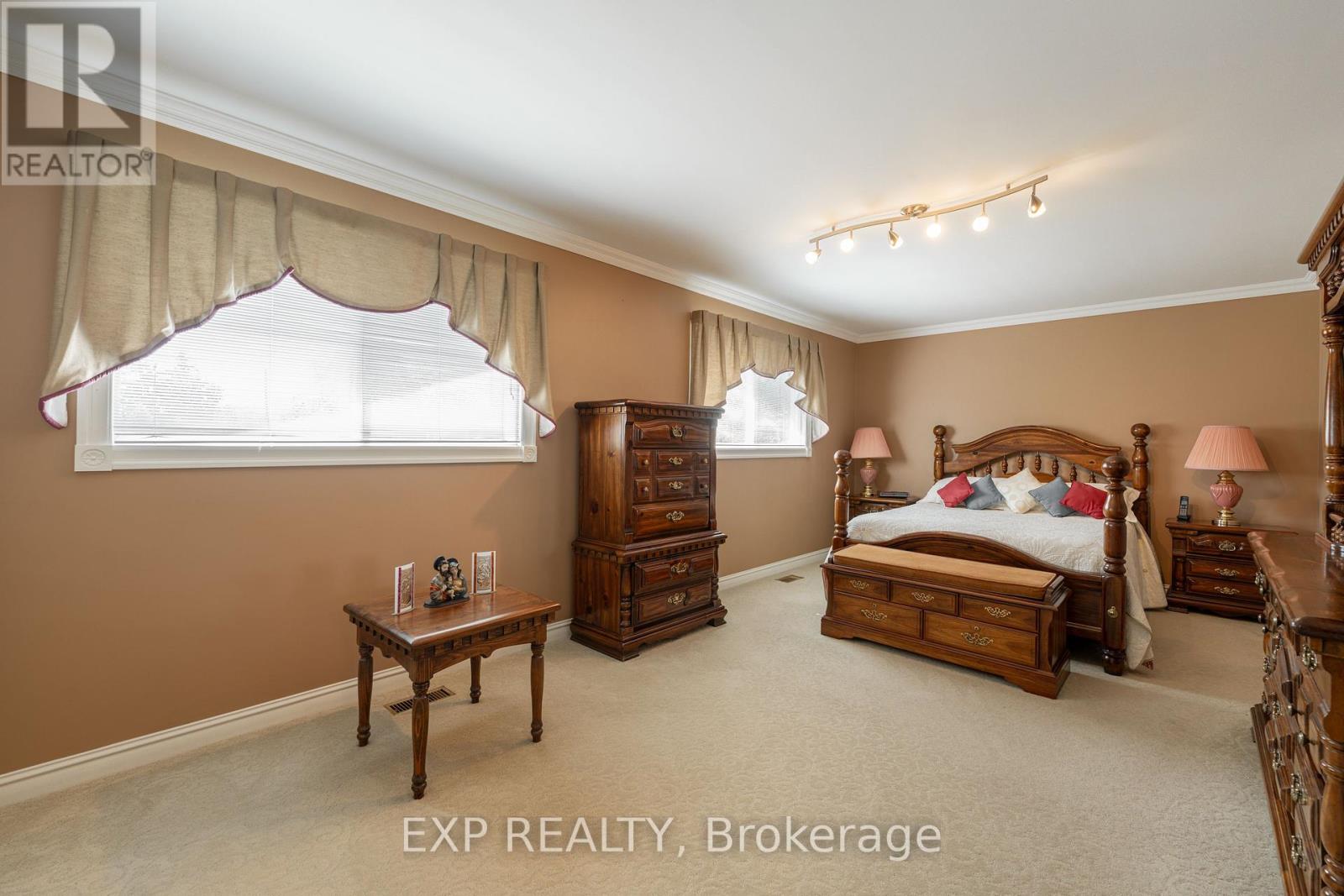 726 Line 7 Road, Niagara-On-The-Lake, Ontario  L0S 1J0 - Photo 18 - X12387655