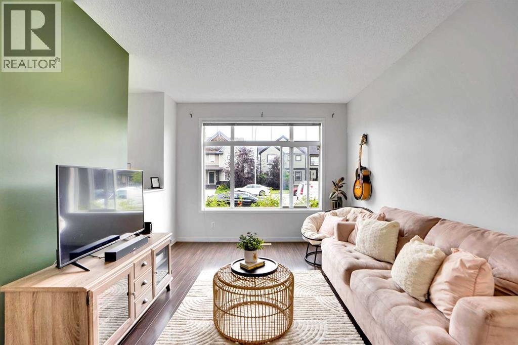 21 Copperpond Road Se, Calgary, Alberta  T2Z 0Y8 - Photo 2 - A2246397