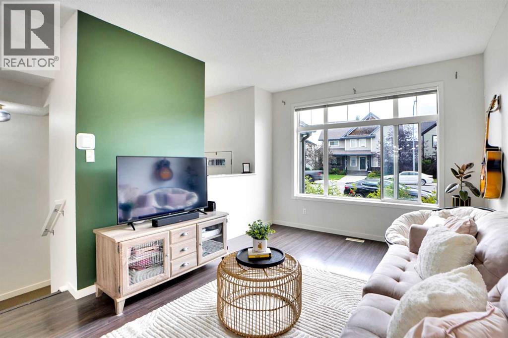 21 Copperpond Road Se, Calgary, Alberta  T2Z 0Y8 - Photo 3 - A2246397