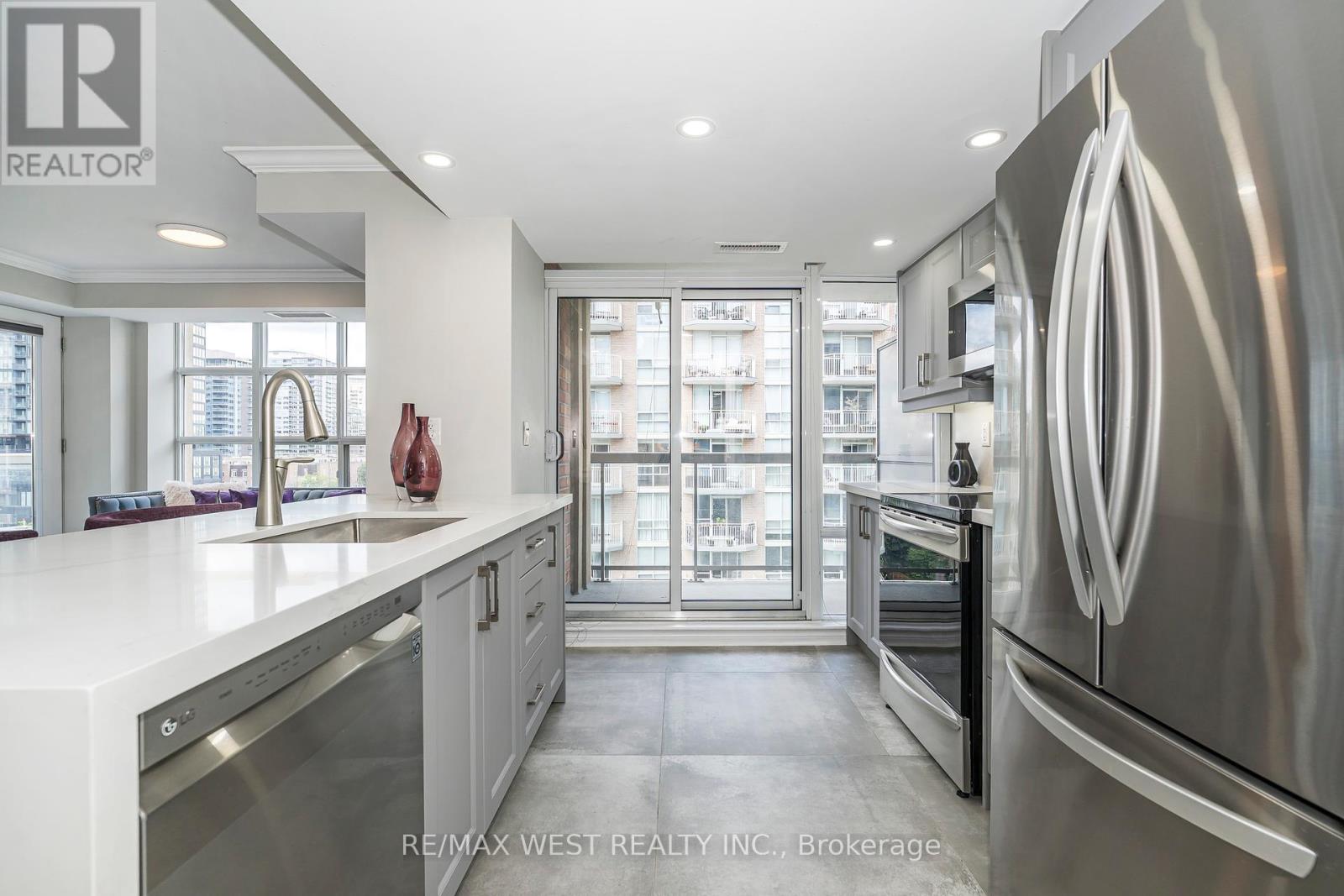 705 - 15 Stafford Street, Toronto, Ontario  M5V 3X6 - Photo 12 - C12387643