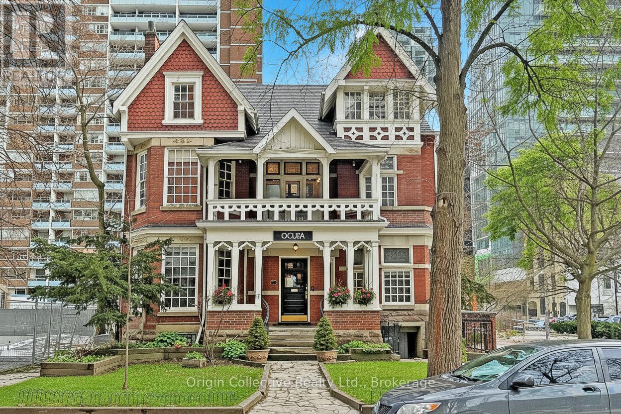 17 ISABELLA STREET, Toronto, Ontario