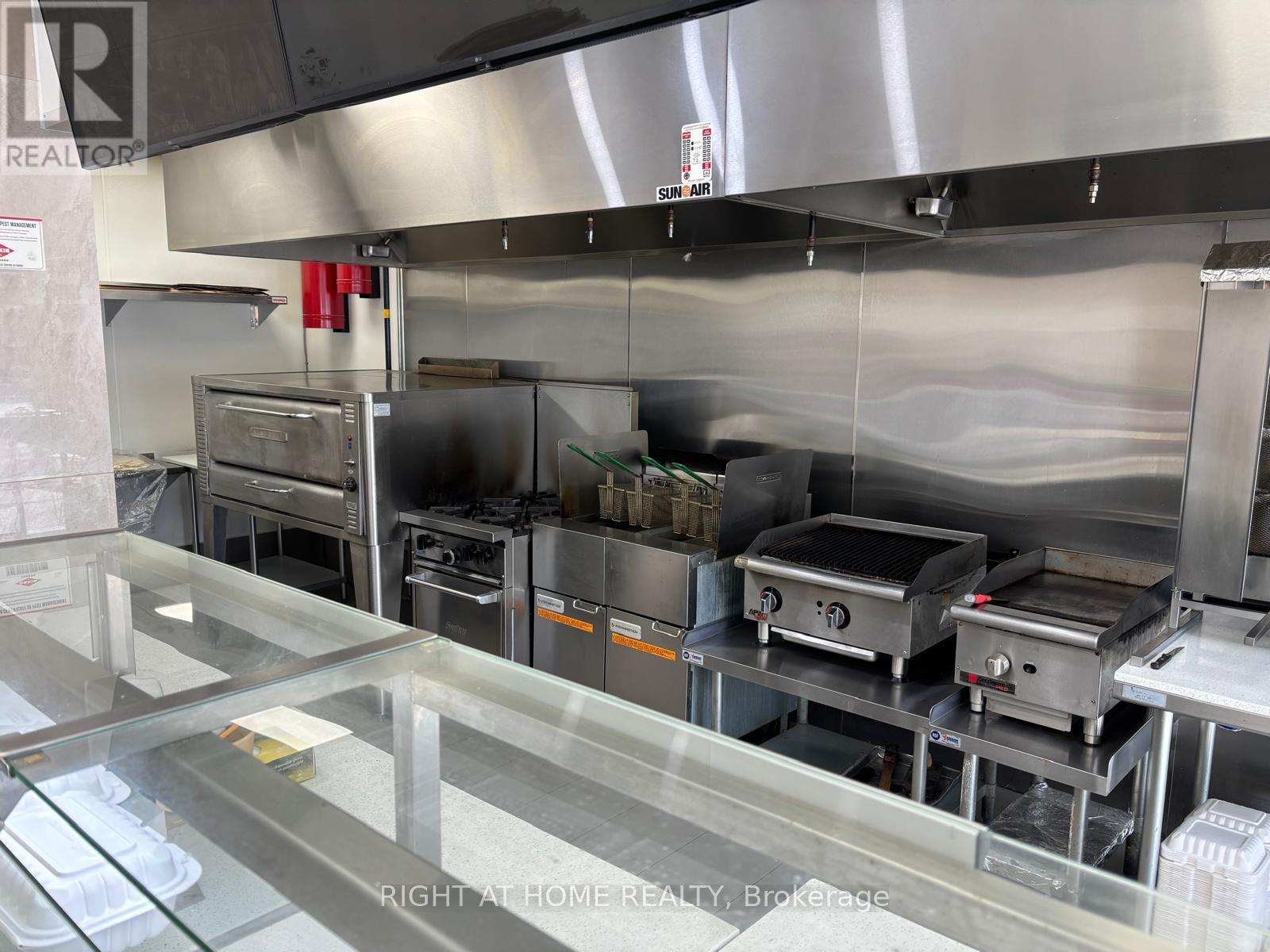 105 - 700 King Street W, Toronto, Ontario  M5V 2Y6 - Photo 2 - C12387681