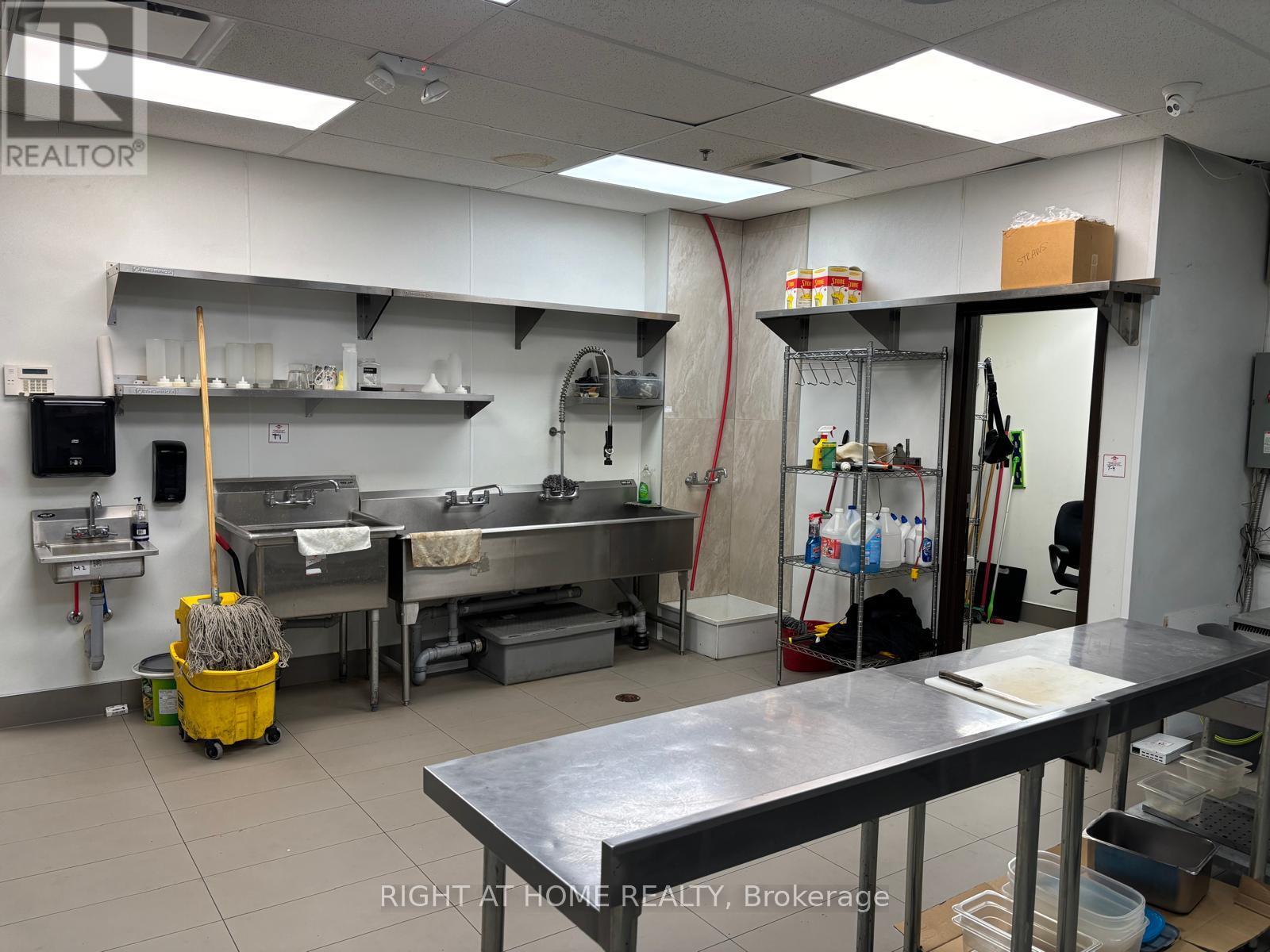 105 - 700 King Street W, Toronto, Ontario  M5V 2Y6 - Photo 9 - C12387681