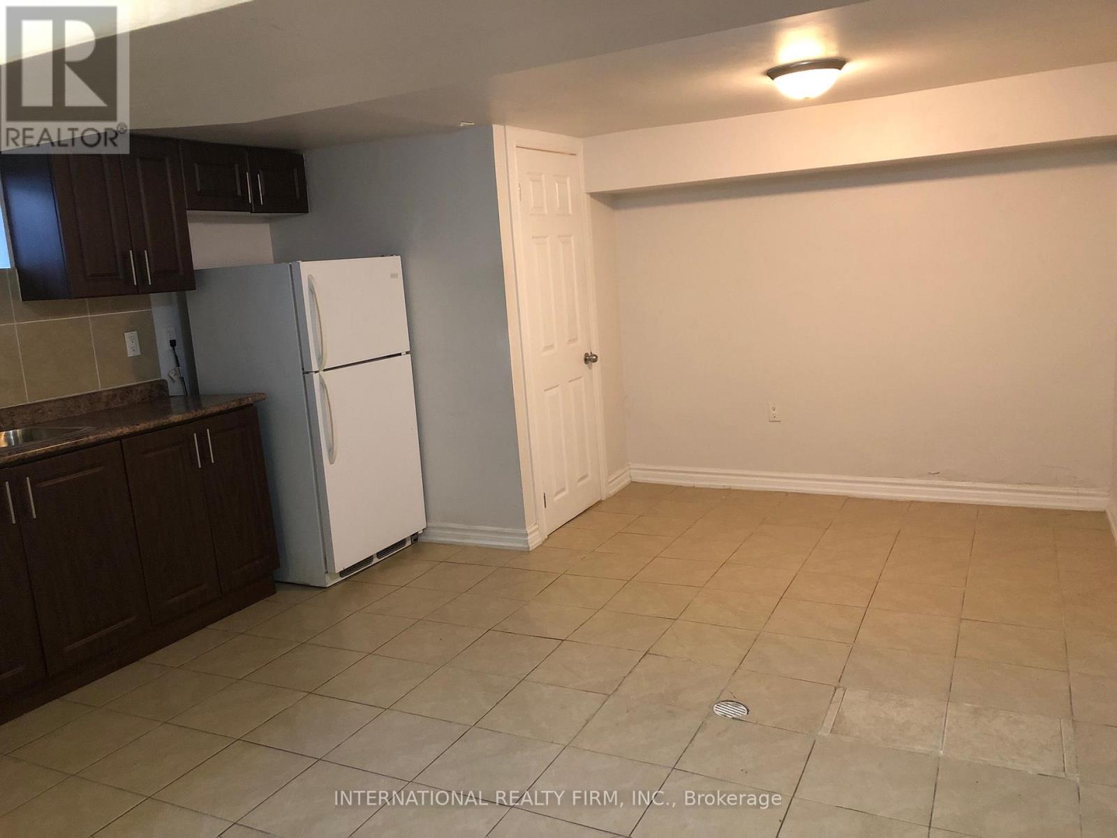 B - 197 Dundas Street E, Toronto, Ontario  M5A 1Z4 - Photo 2 - C12387709