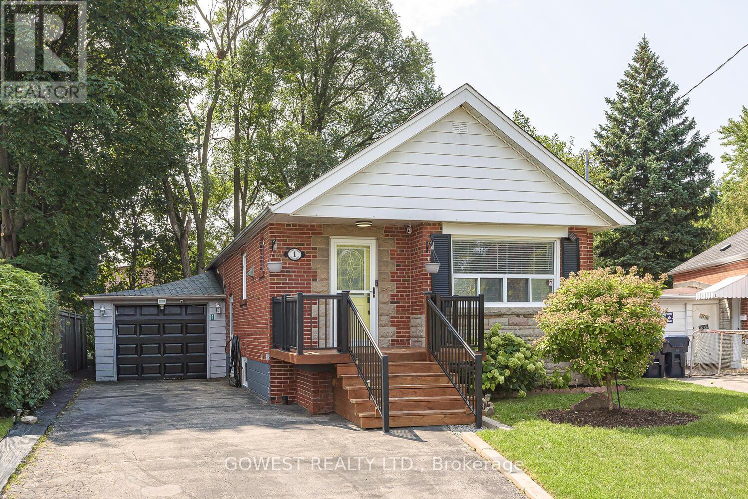 1 FAIRBOURNE CRESCENT, Toronto, Ontario