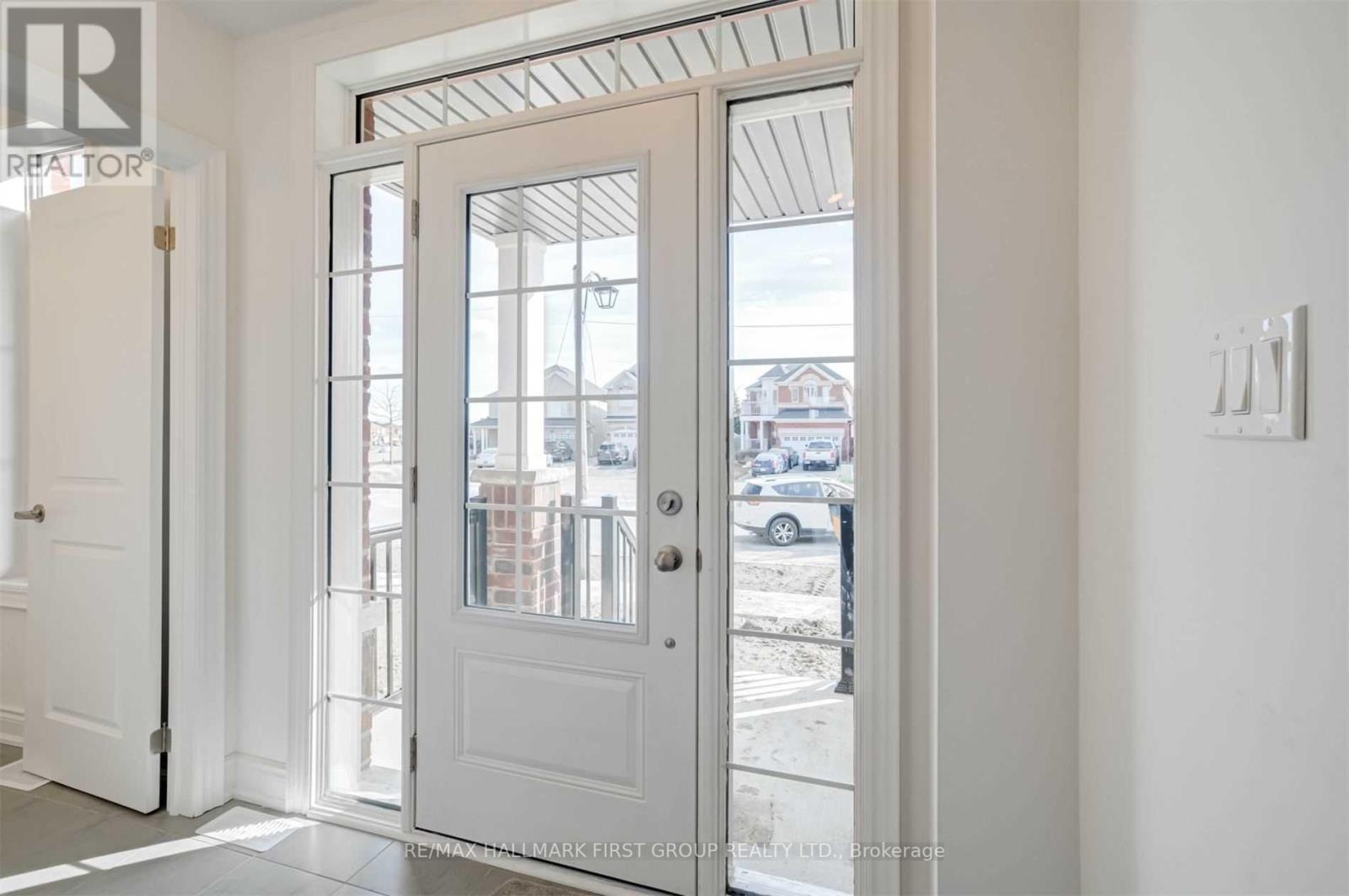 4 Conti Court, Whitby, Ontario  L1P 1V8 - Photo 2 - E12387712