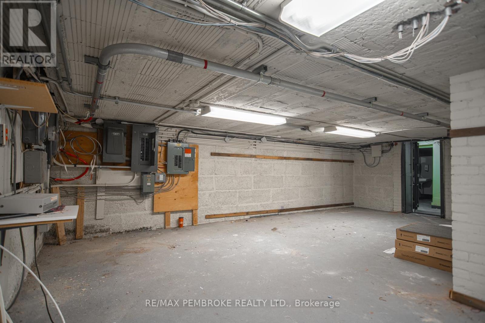 131 Pembroke Street W, Pembroke, Ontario  K8A 5M7 - Photo 27 - X12387804