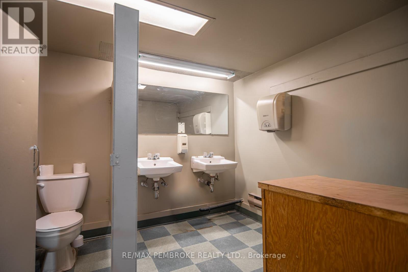 131 Pembroke Street W, Pembroke, Ontario  K8A 5M7 - Photo 32 - X12387804