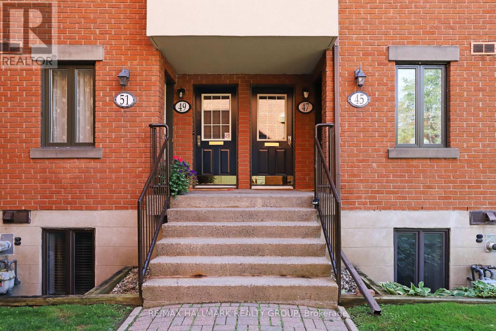 47 Crispin Private, Ottawa, Ontario  K1K 2T7 - Photo 4 - X12387783