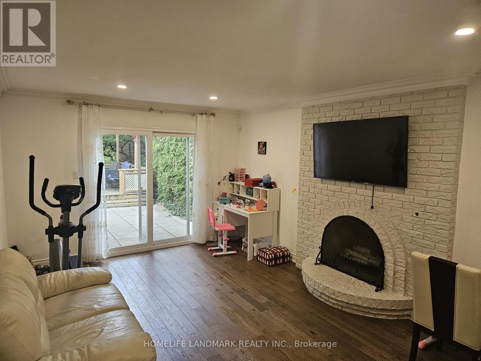74 Julia Street, Markham, Ontario  L3T 4R9 - Photo 10 - N12387656