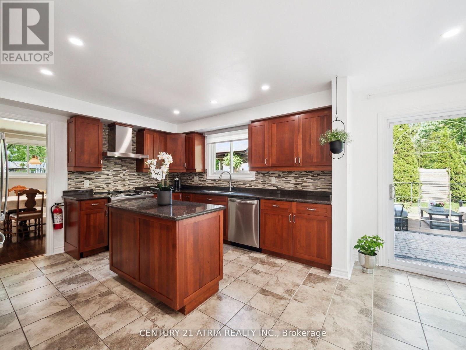 7 May Avenue, East Gwillimbury, Ontario  L0G 1V0 - Photo 18 - N12387698