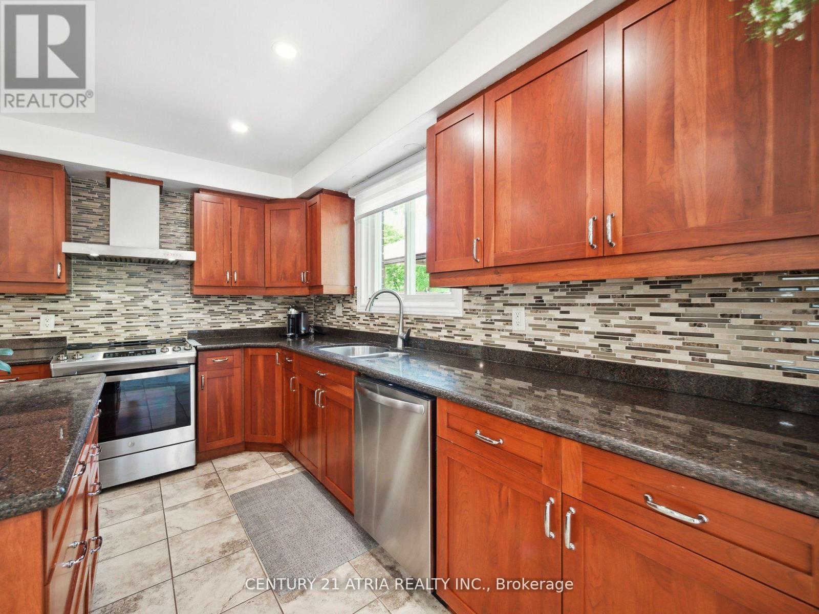 7 May Avenue, East Gwillimbury, Ontario  L0G 1V0 - Photo 19 - N12387698