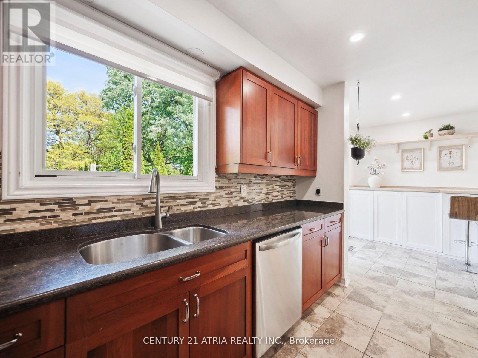 7 May Avenue, East Gwillimbury, Ontario  L0G 1V0 - Photo 22 - N12387698