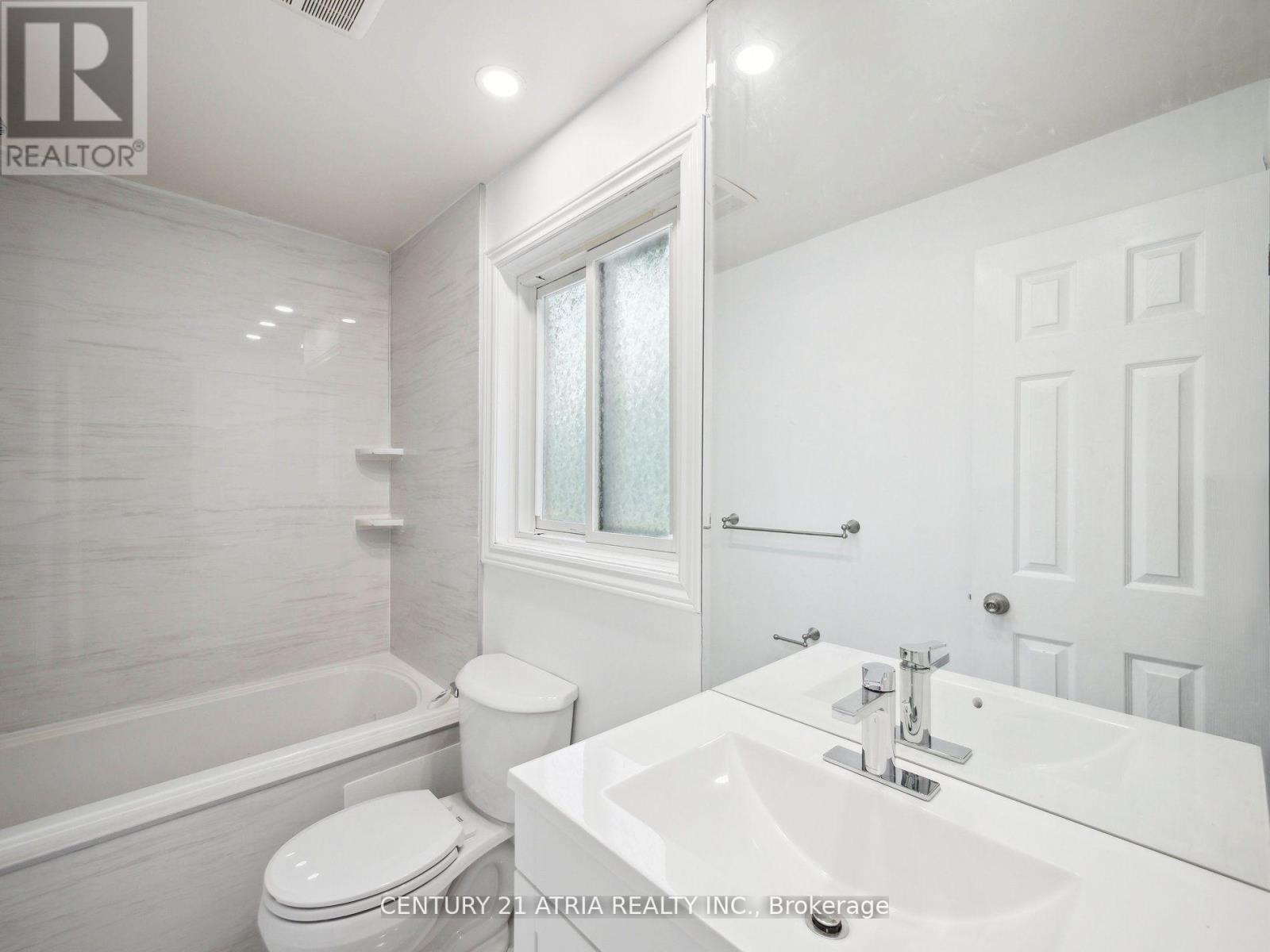 7 May Avenue, East Gwillimbury, Ontario  L0G 1V0 - Photo 34 - N12387698