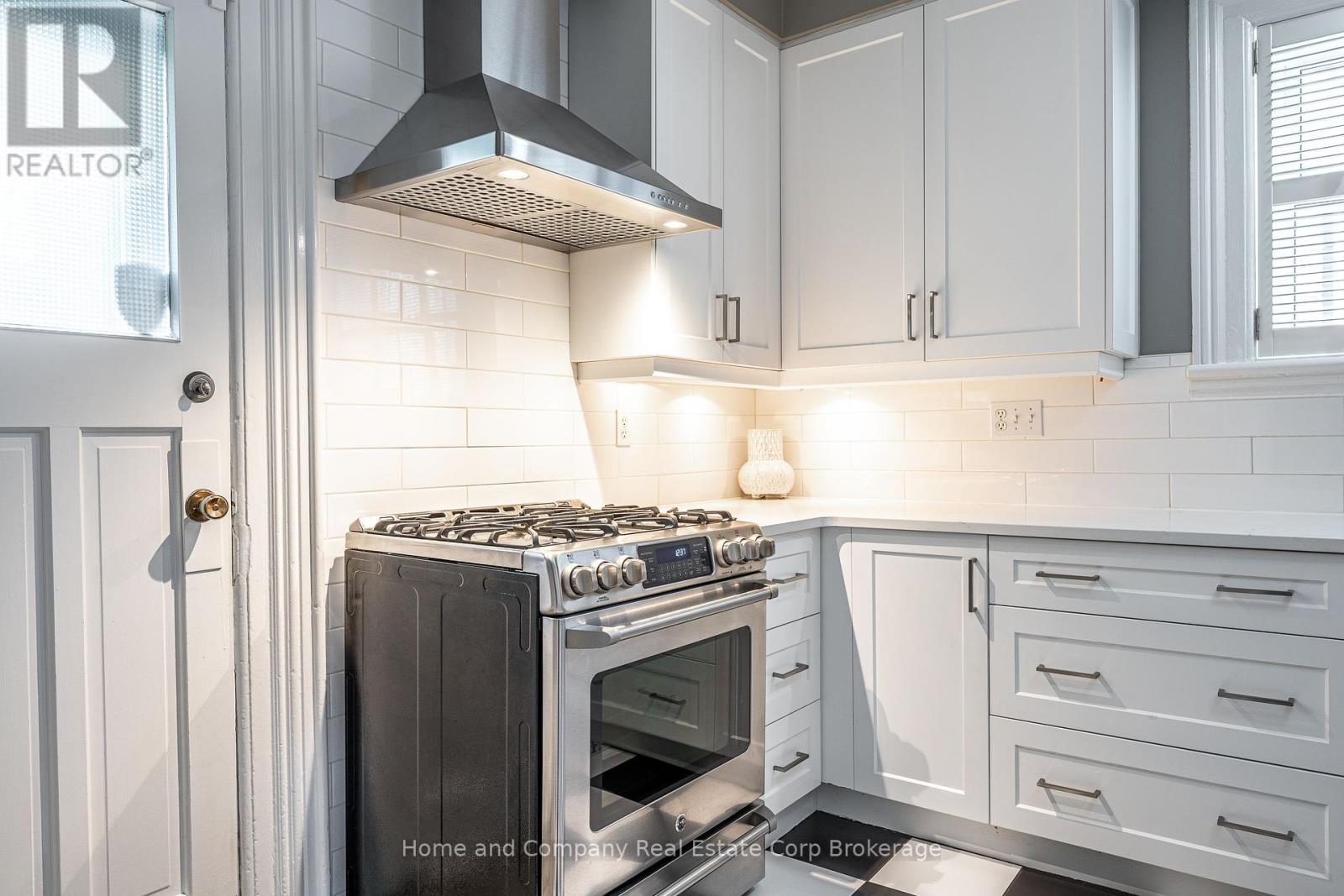 188 Wellington Street, Stratford, Ontario  N5A 2L6 - Photo 18 - X12387868