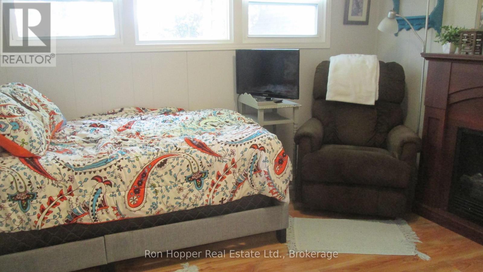 27 Sussex Square, Georgian Bluffs, Ontario  N4K 5N5 - Photo 11 - X12387902
