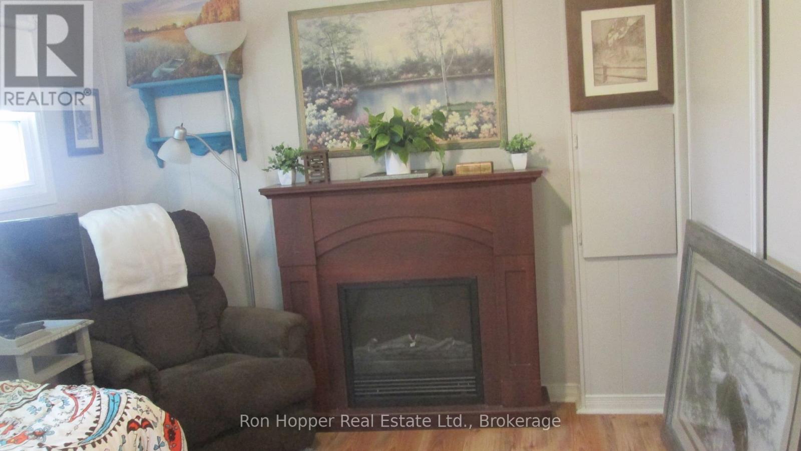 27 Sussex Square, Georgian Bluffs, Ontario  N4K 5N5 - Photo 12 - X12387902