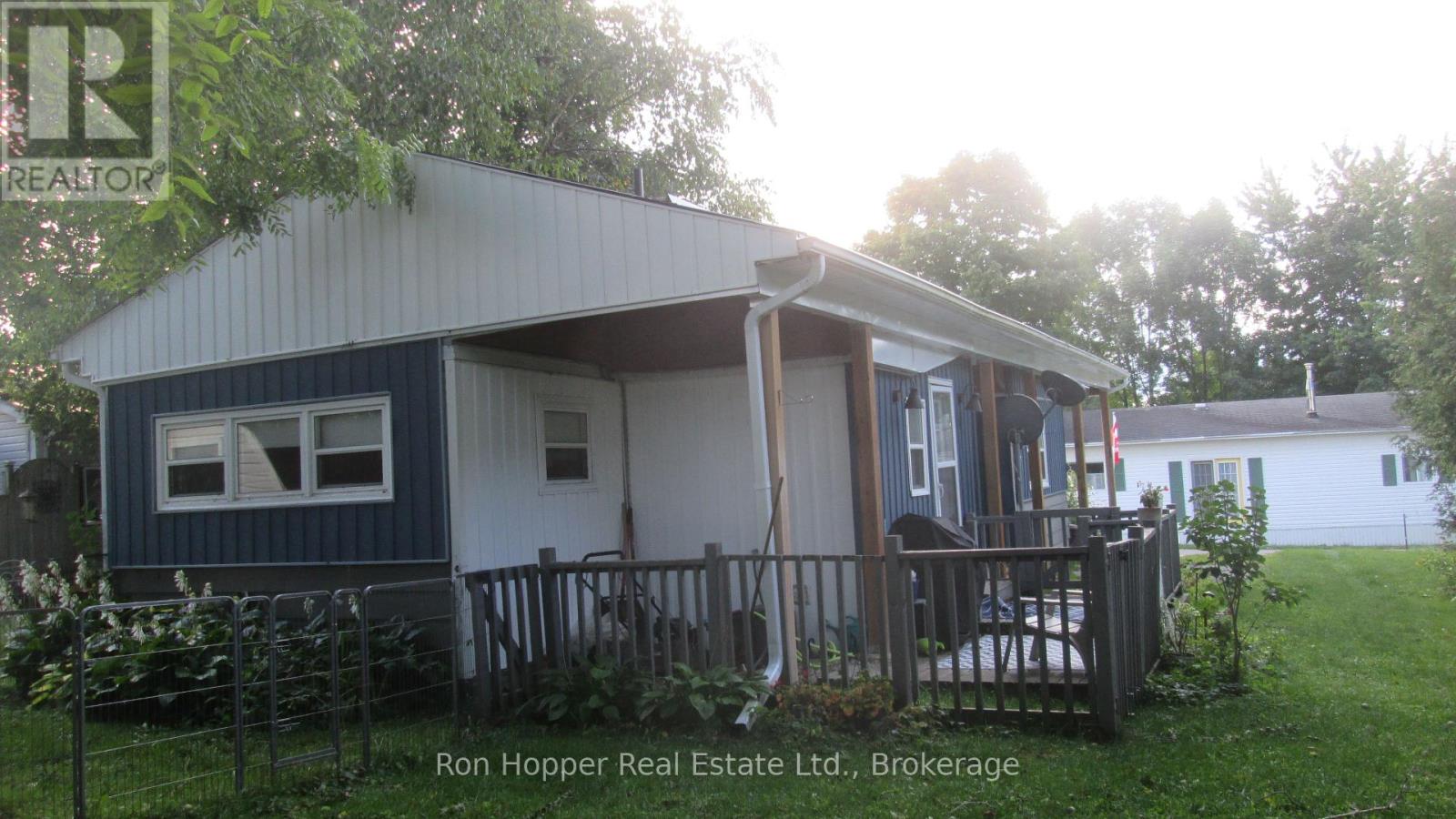 27 Sussex Square, Georgian Bluffs, Ontario  N4K 5N5 - Photo 21 - X12387902