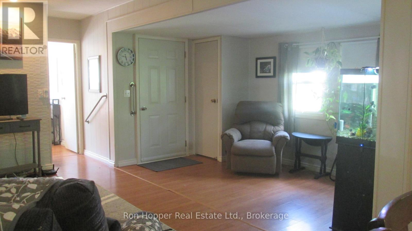 27 Sussex Square, Georgian Bluffs, Ontario  N4K 5N5 - Photo 3 - X12387902