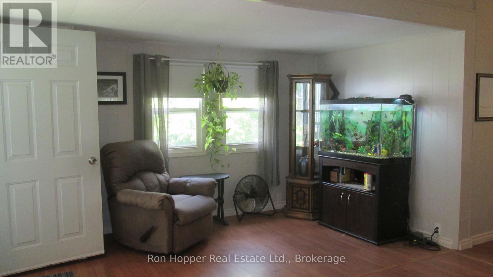 27 Sussex Square, Georgian Bluffs, Ontario  N4K 5N5 - Photo 5 - X12387902
