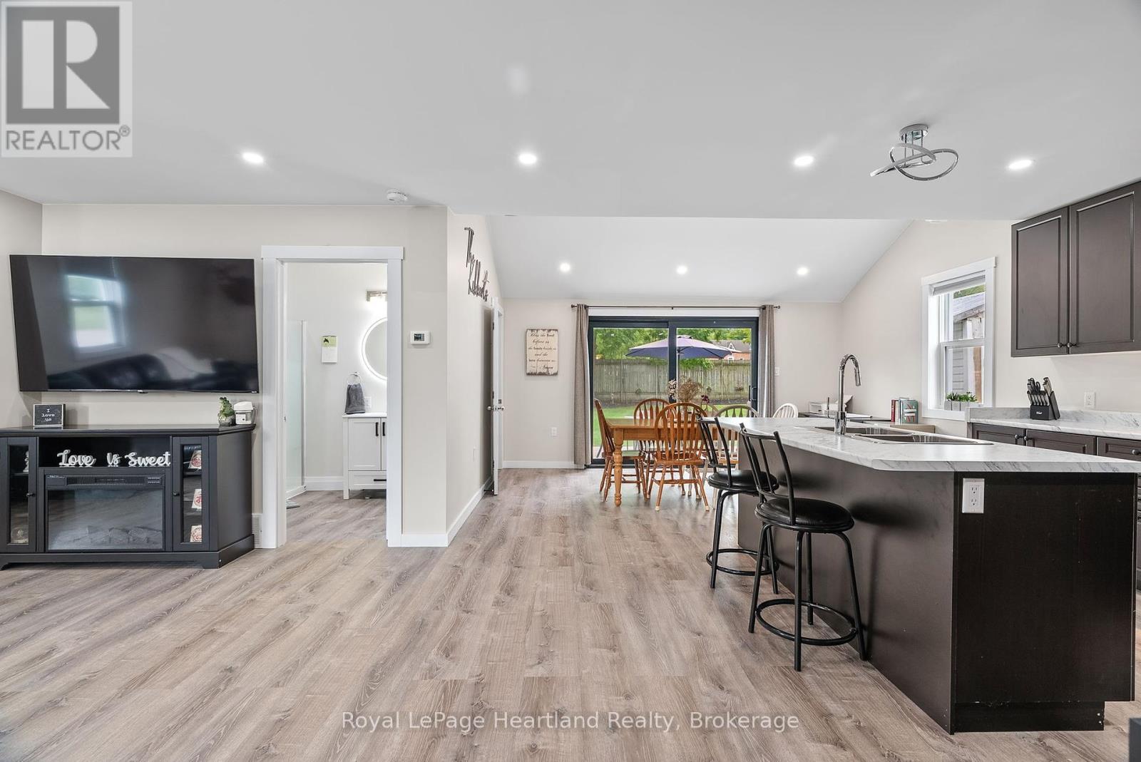 393 Shuter Street, North Huron, Ontario  N0G 2W0 - Photo 4 - X12387922