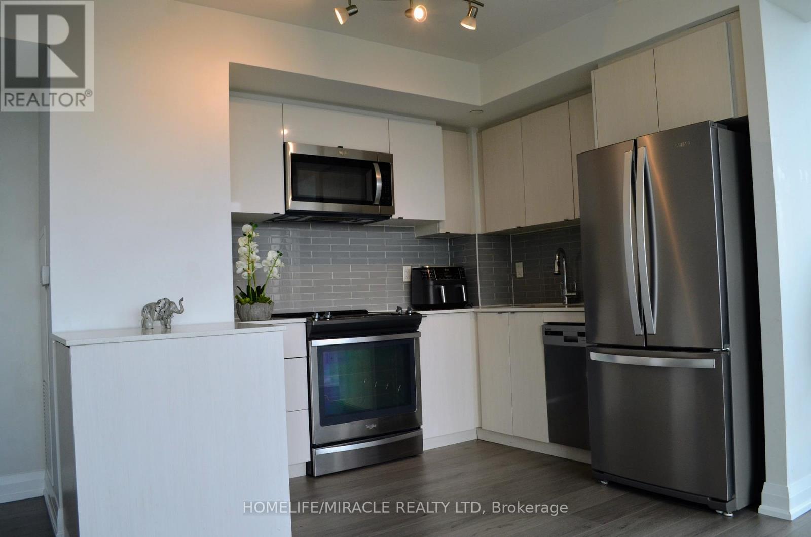 1305 - 1461 Lawrence Avenue W, Toronto, Ontario  M6L 0A6 - Photo 10 - W12387658