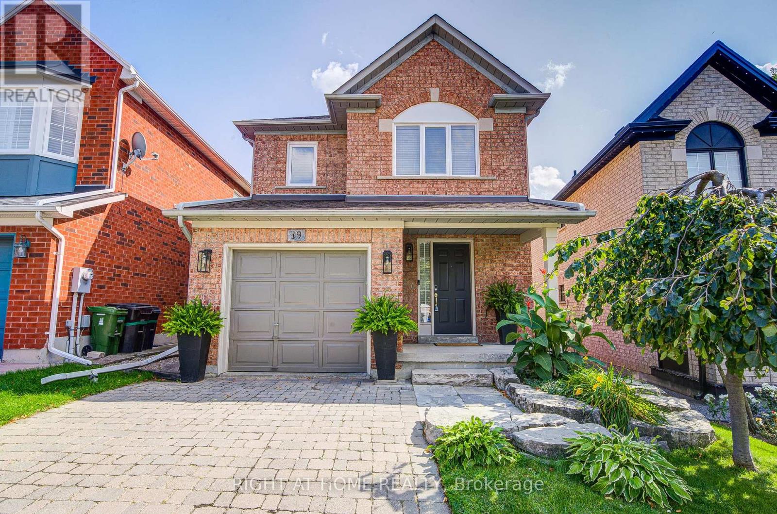 19 PURDY CRESCENT, Toronto, Ontario