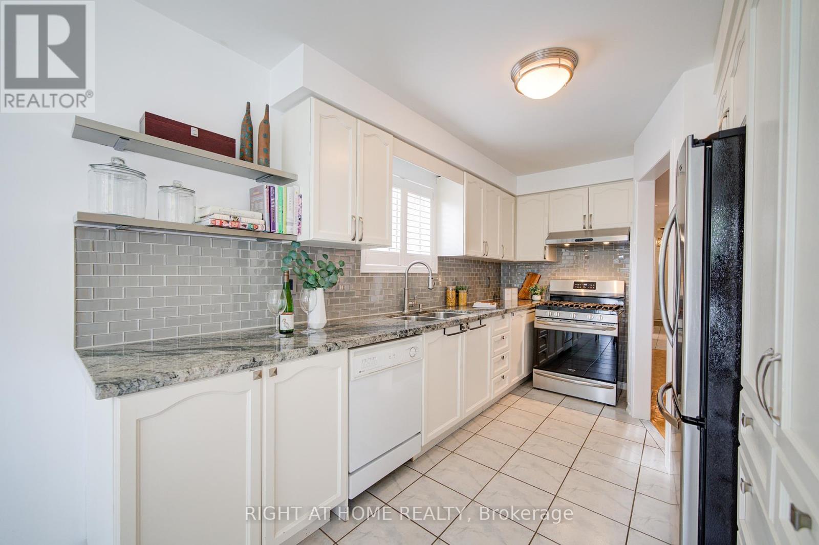 19 Purdy Crescent, Toronto, Ontario  M9N 3X8 - Photo 13 - W12387661