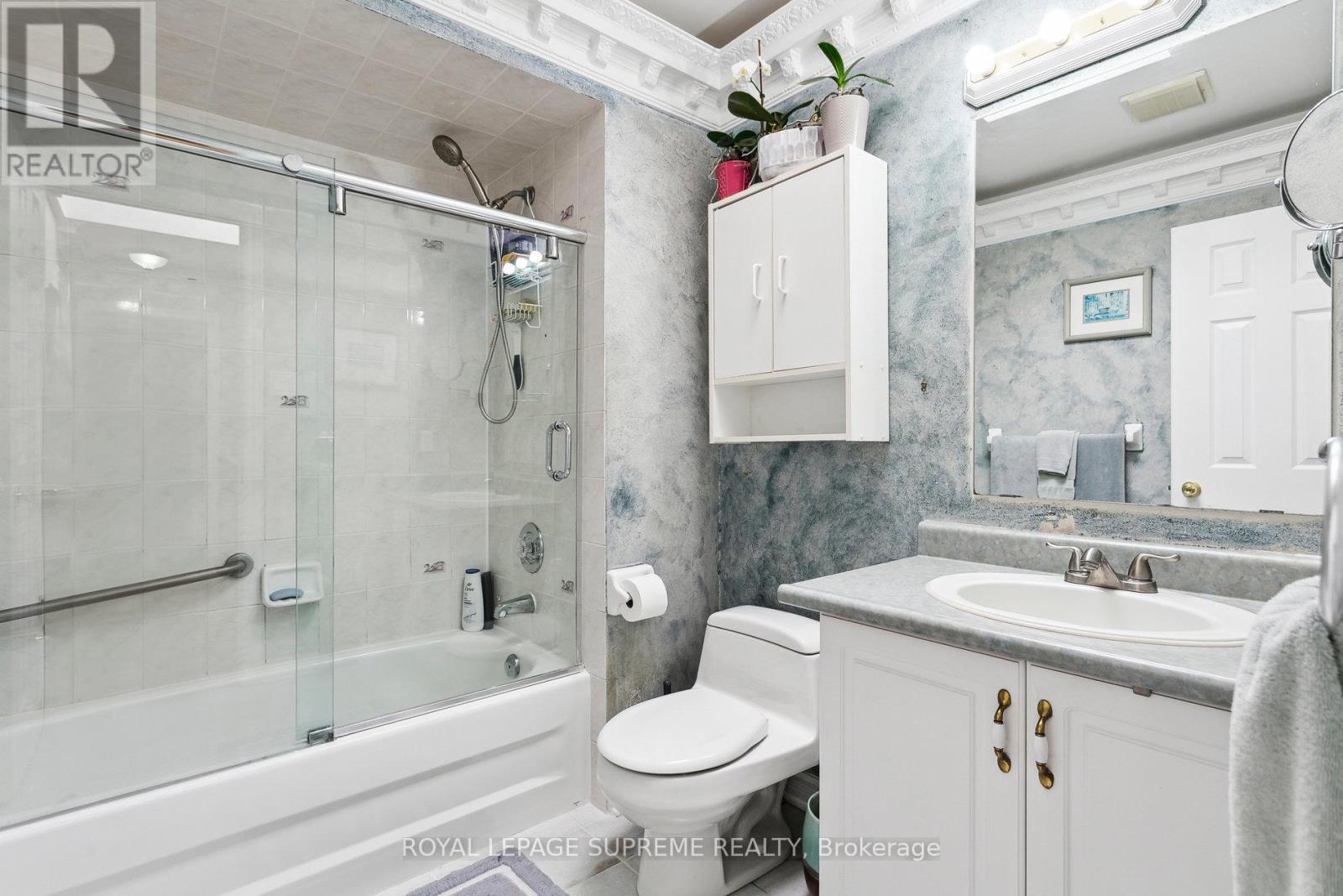 26 Guestville Avenue, Toronto (Rockcliffe-Smythe), Ontario  M6N 4N2 - Photo 32 - W12387667