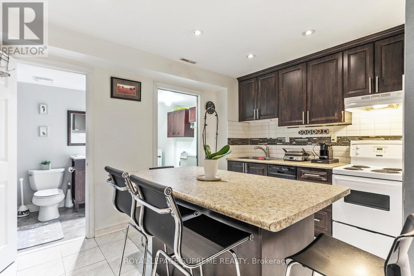 26 Guestville Avenue, Toronto (Rockcliffe-Smythe), Ontario  M6N 4N2 - Photo 37 - W12387667
