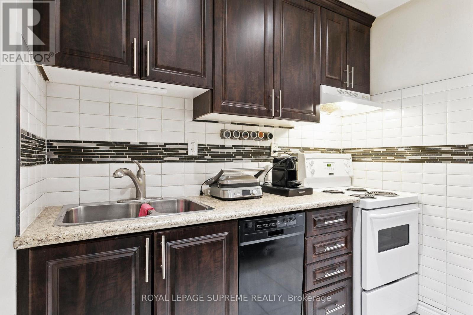 26 Guestville Avenue, Toronto (Rockcliffe-Smythe), Ontario  M6N 4N2 - Photo 40 - W12387667