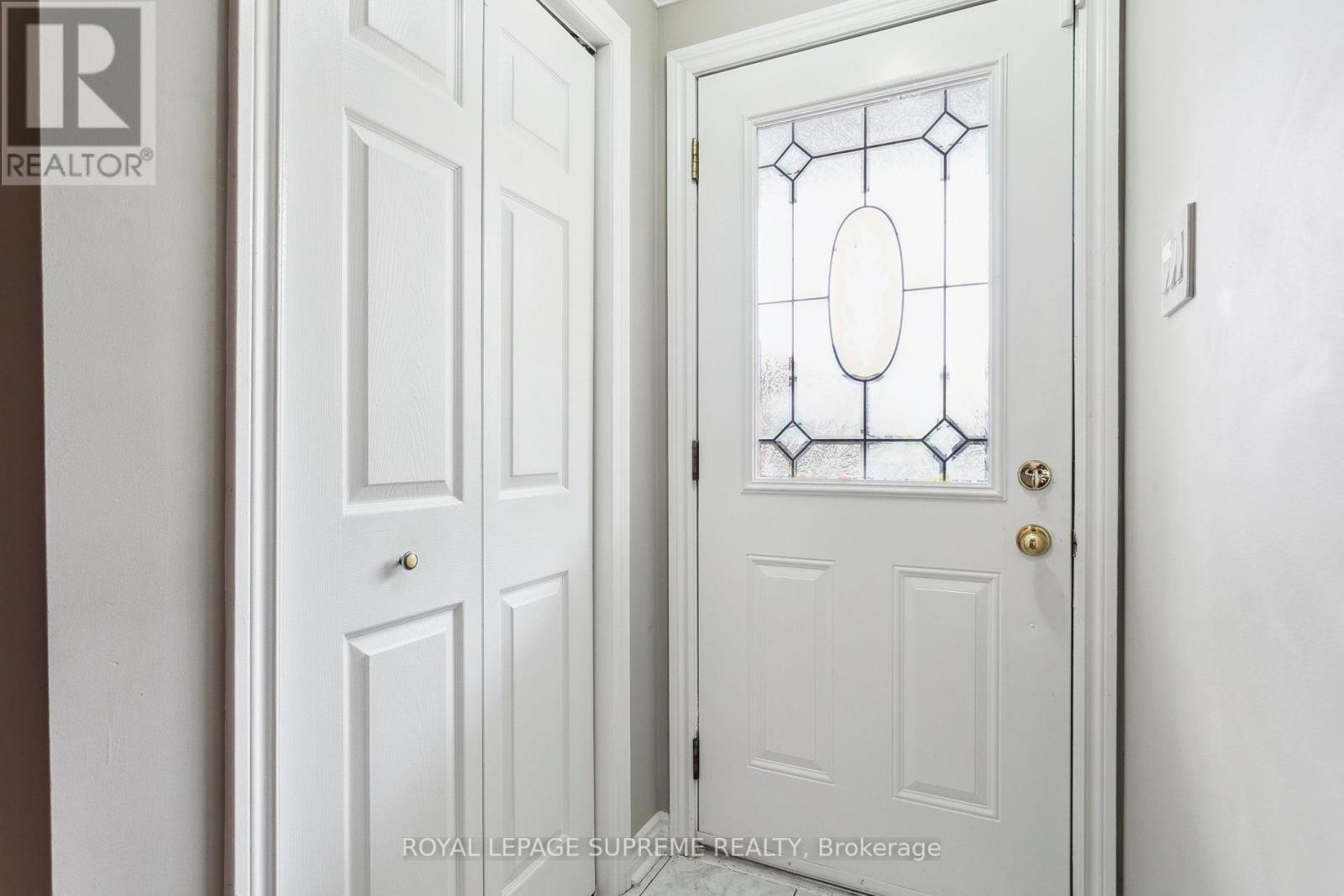 26 Guestville Avenue, Toronto (Rockcliffe-Smythe), Ontario  M6N 4N2 - Photo 6 - W12387667