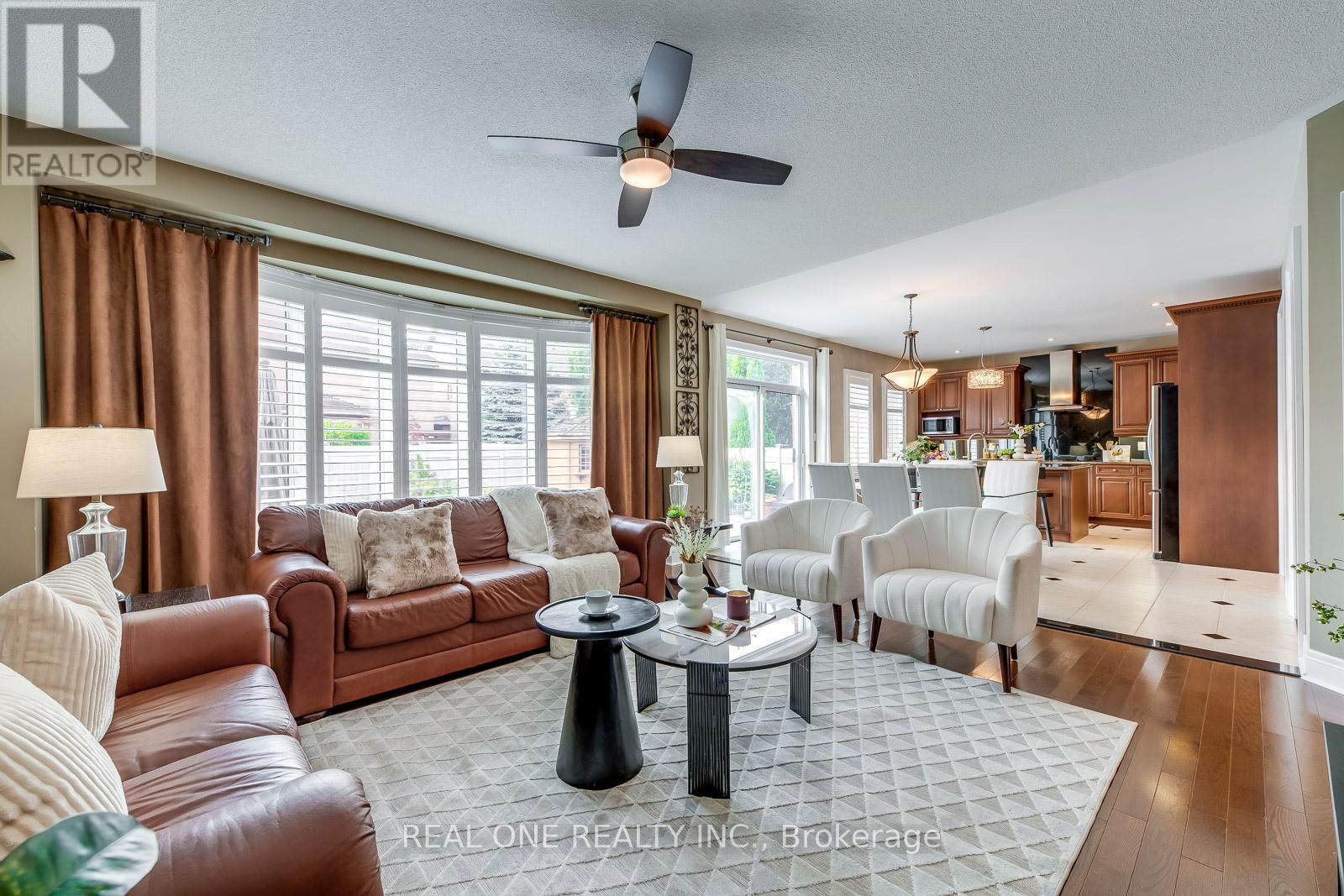 1507 Arrowhead Road, Oakville, Ontario  L6H 7V6 - Photo 13 - W12387704
