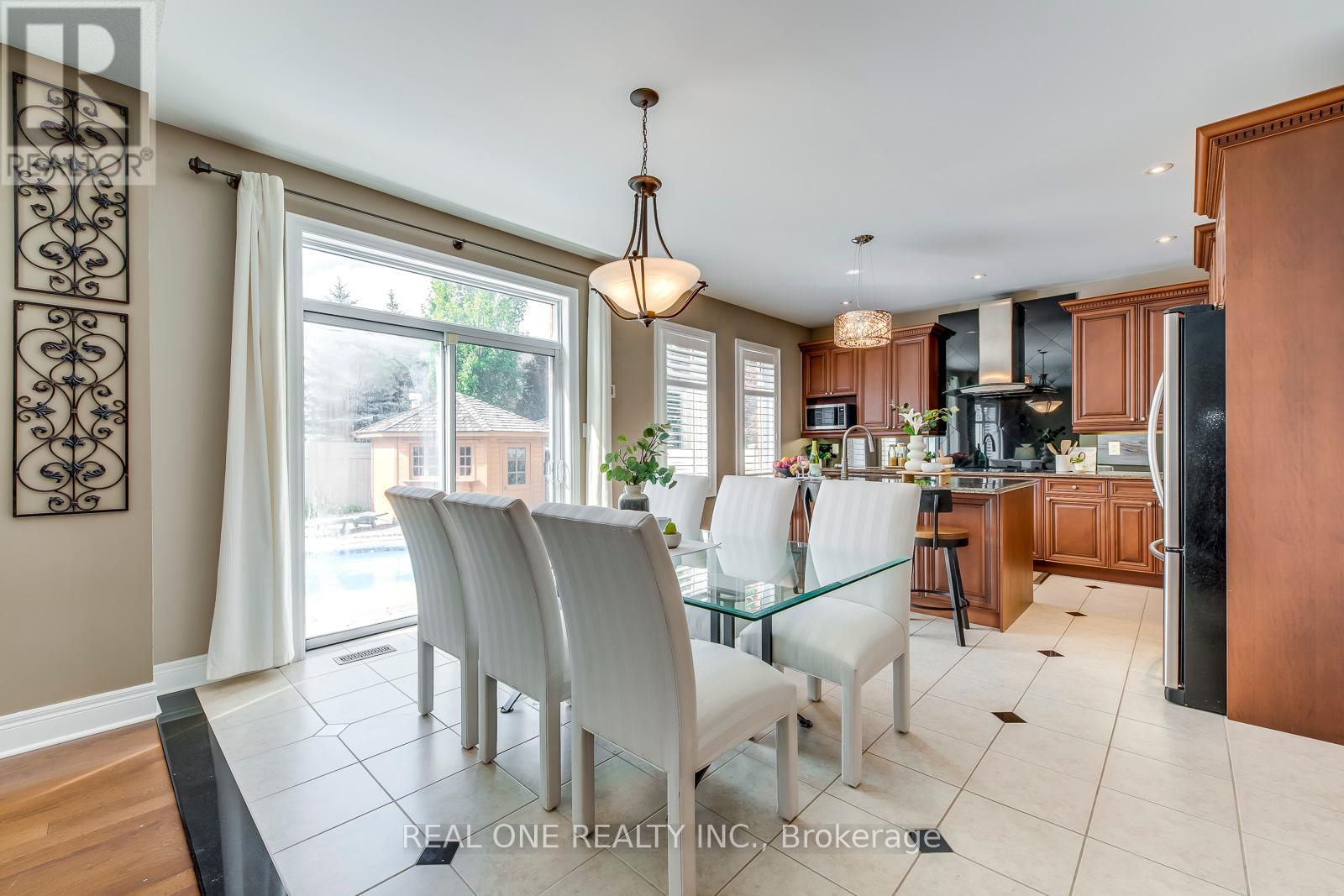 1507 Arrowhead Road, Oakville, Ontario  L6H 7V6 - Photo 14 - W12387704