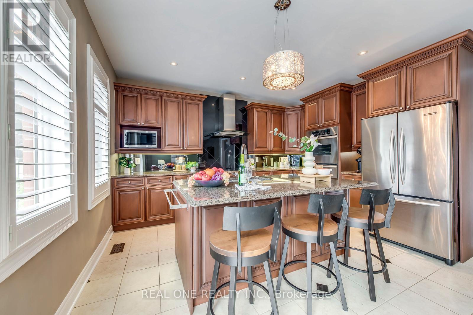 1507 Arrowhead Road, Oakville, Ontario  L6H 7V6 - Photo 17 - W12387704