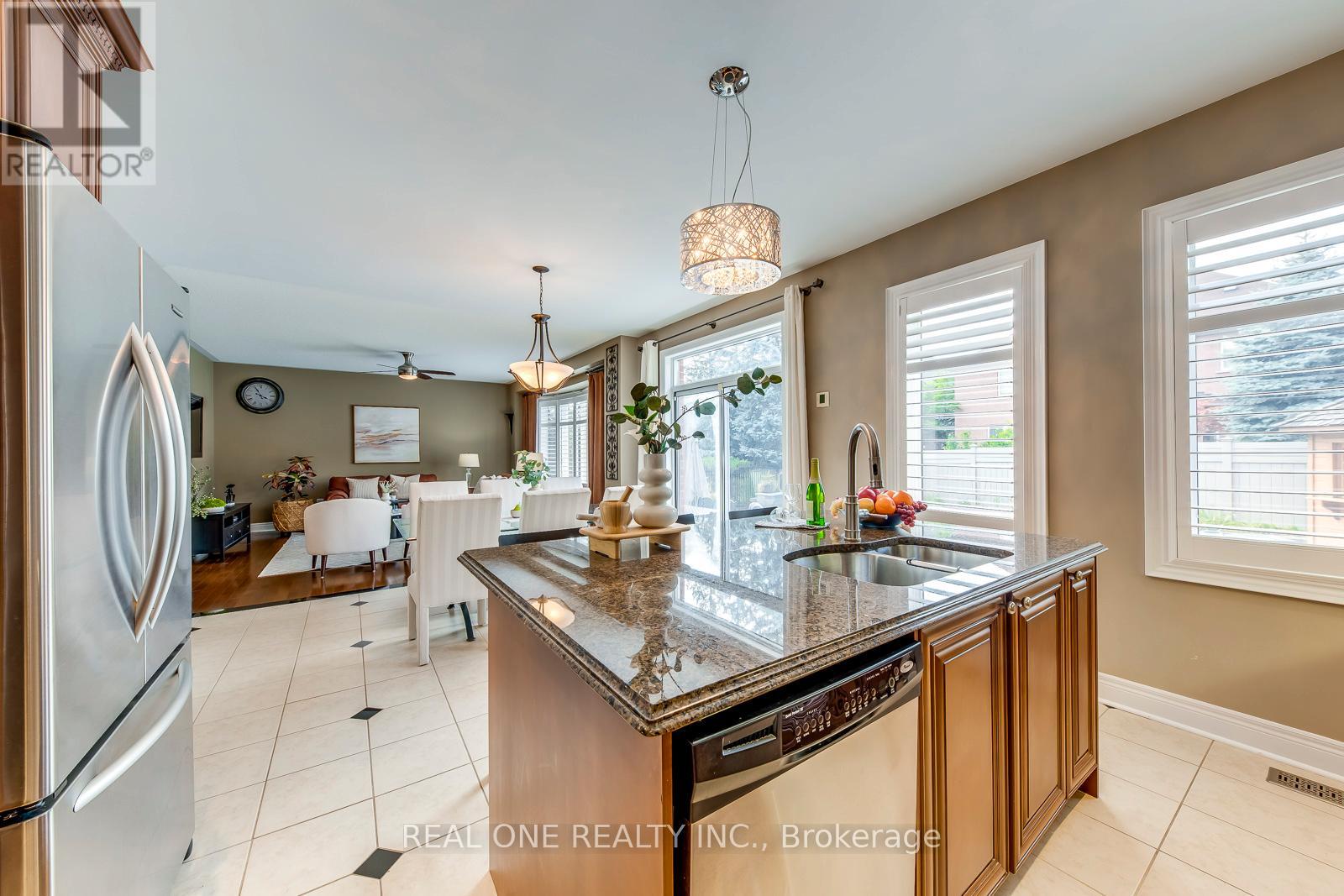 1507 Arrowhead Road, Oakville, Ontario  L6H 7V6 - Photo 19 - W12387704