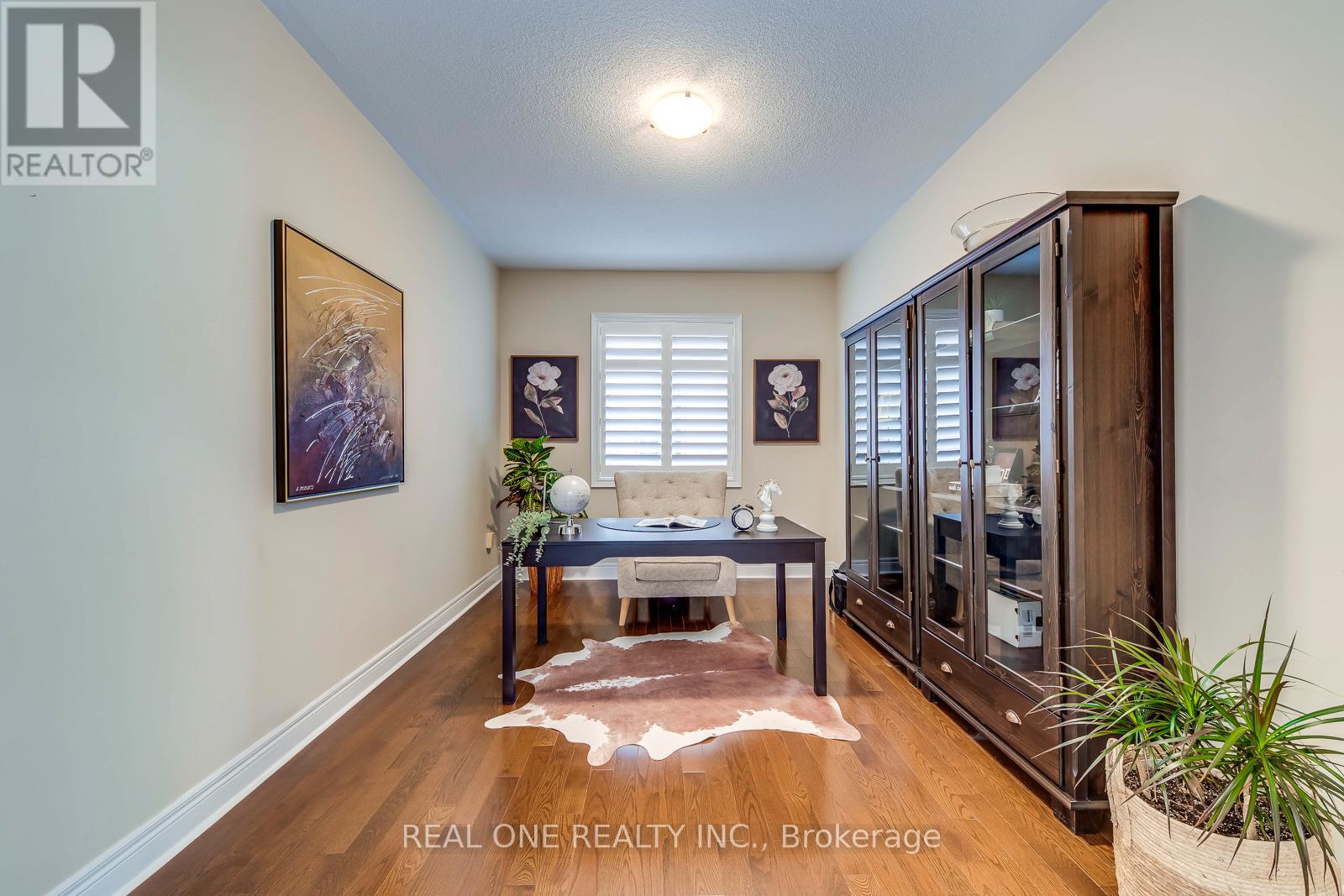 1507 Arrowhead Road, Oakville, Ontario  L6H 7V6 - Photo 20 - W12387704