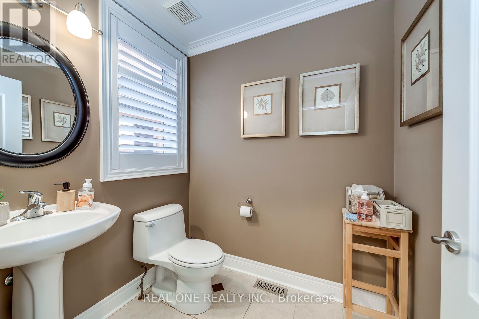 1507 Arrowhead Road, Oakville, Ontario  L6H 7V6 - Photo 21 - W12387704