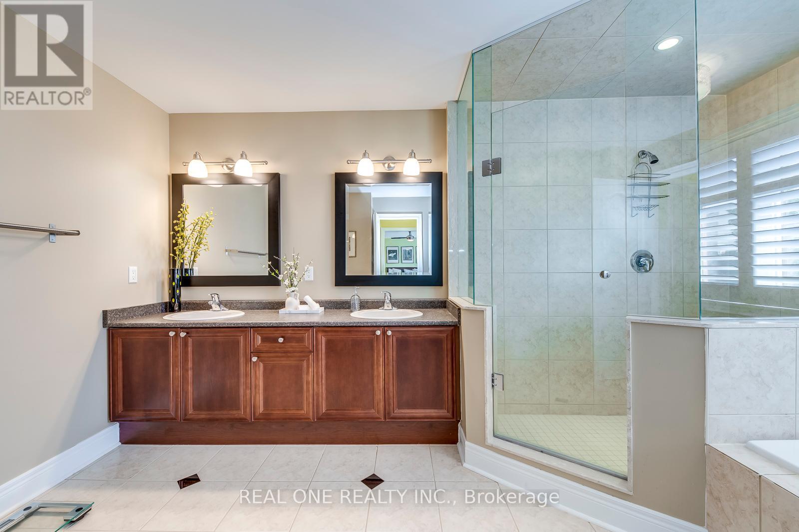 1507 Arrowhead Road, Oakville, Ontario  L6H 7V6 - Photo 31 - W12387704