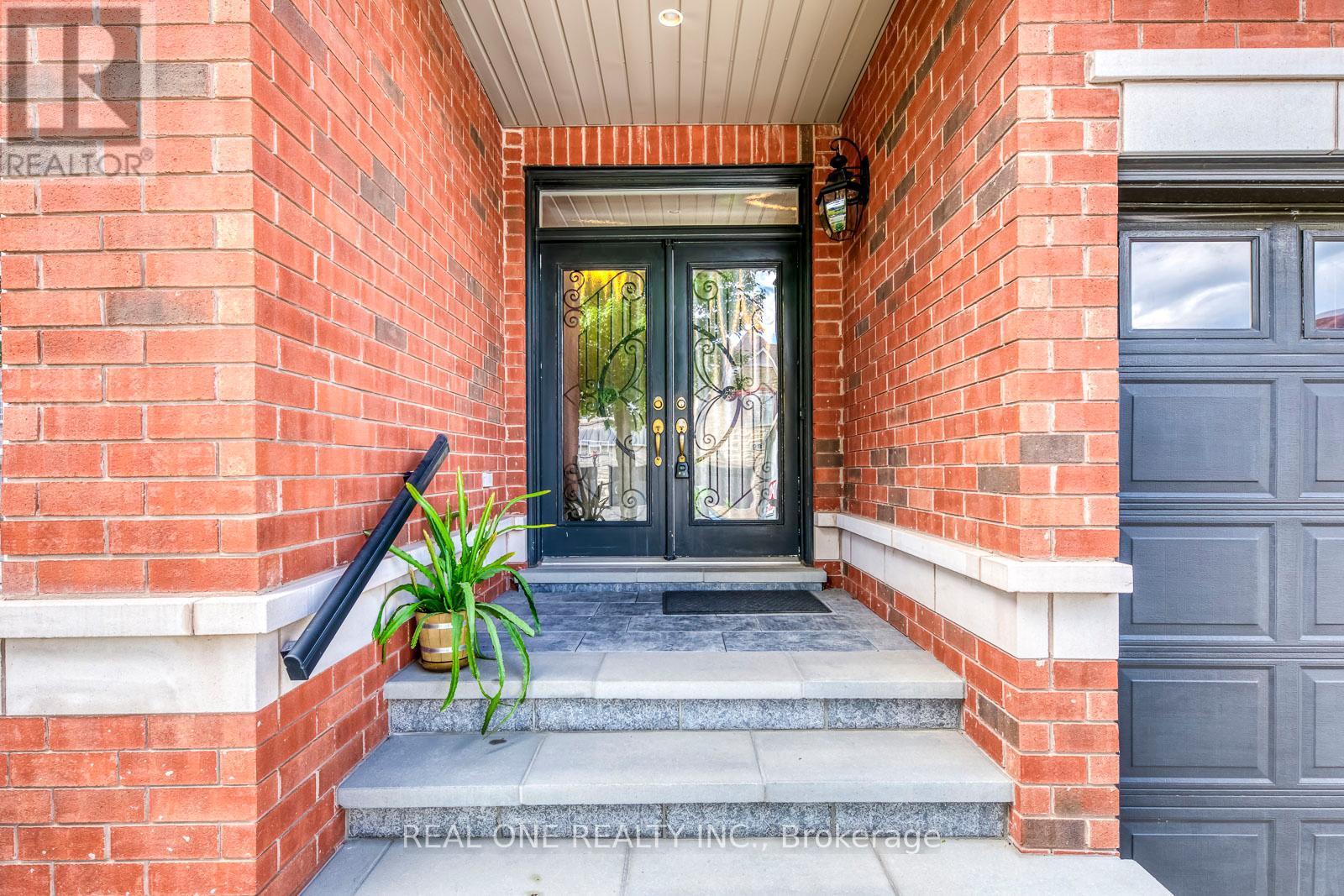 1507 Arrowhead Road, Oakville, Ontario  L6H 7V6 - Photo 4 - W12387704