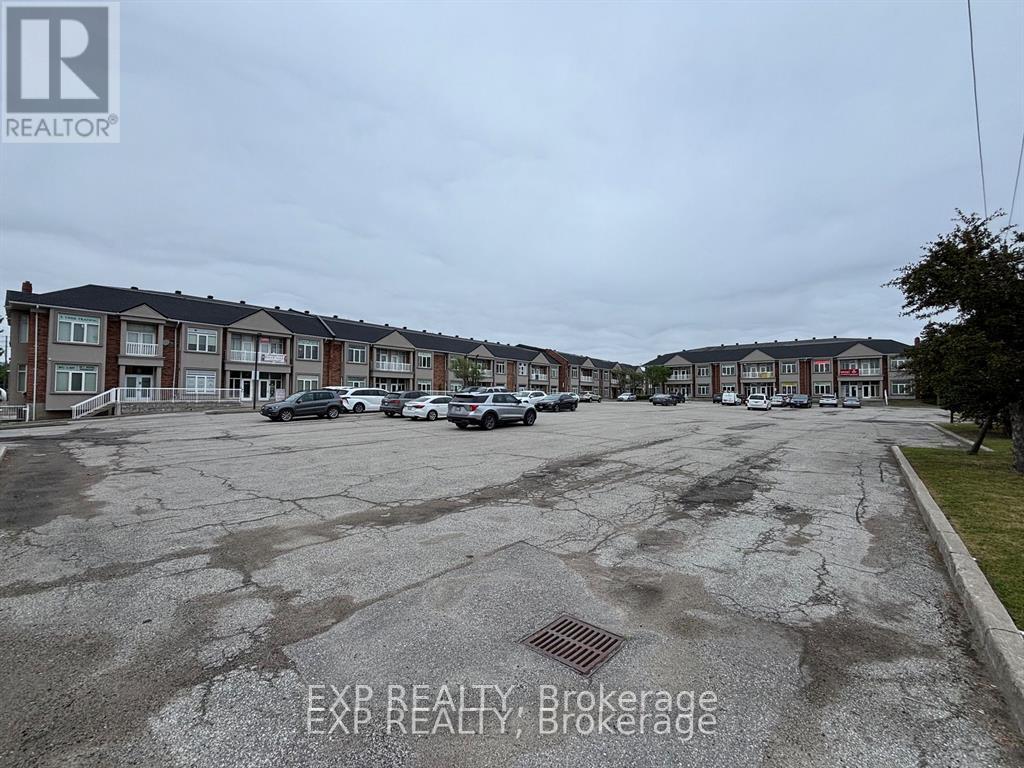 17 - 951 Wilson Avenue, Toronto (Downsview-Roding-Cfb), Ontario  M3K 2A7 - Photo 4 - W12387705