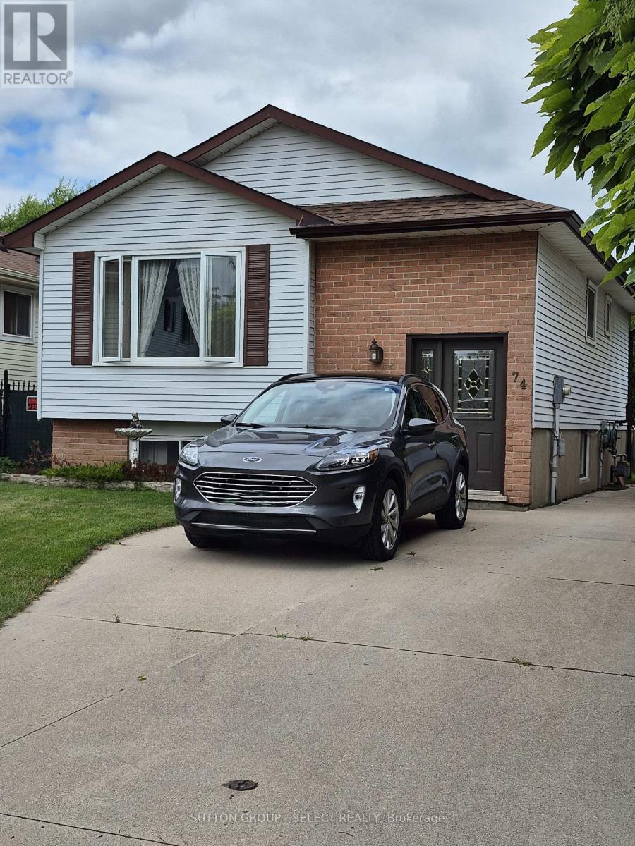 Quiet cul-de-sac location. Easy access to Airport Rd and 401.  Family room on lower area. Walk-out from lower area to the backyard. Easy to show. (id:48254)