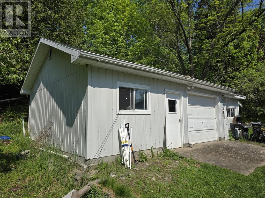 7 Laird St, Gore Bay, Ontario  P0P 1H0 - Photo 4 - 2122774