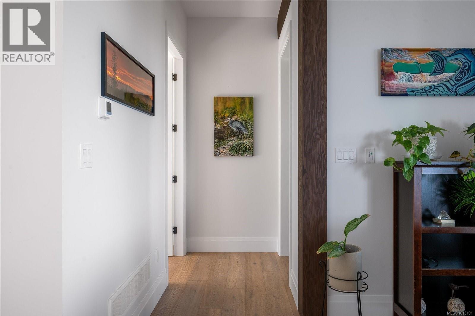 Property at 7336 High Ridge Cres image 3