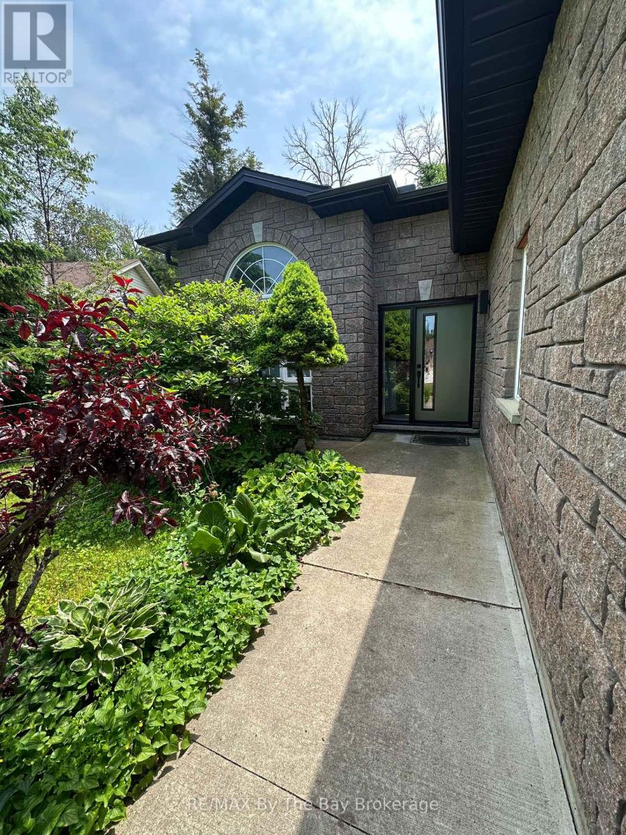 Property at 4 WOODSIDE COURT image 3