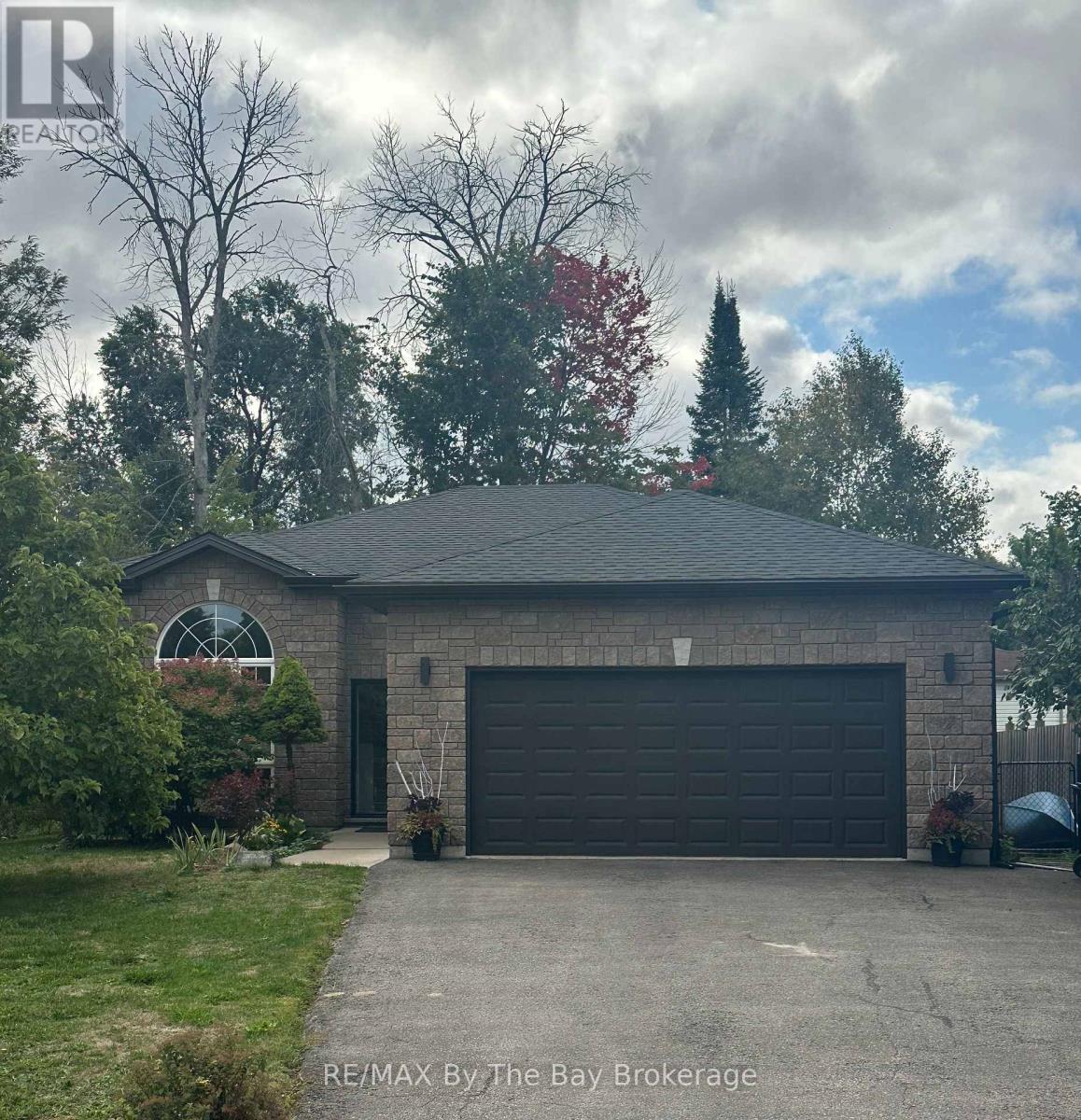 Property at 4 WOODSIDE COURT image 1