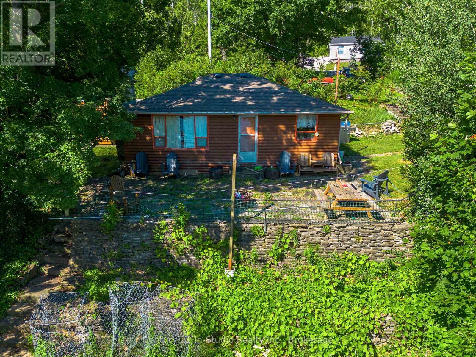 504725 Grey 1 Road, Georgian Bluffs, Ontario  N0H 1S0 - Photo 8 - X12386319